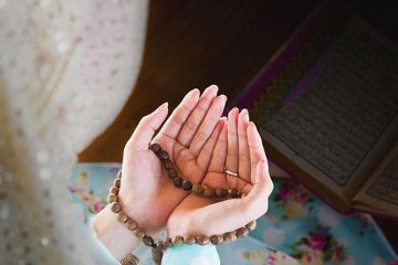 متن و ترجمه دعای «اَللّهُمَّ اَدْخِلْ عَلی اَهْلِ الْقُبُورِ السُّرُورَ» به همراه صوت