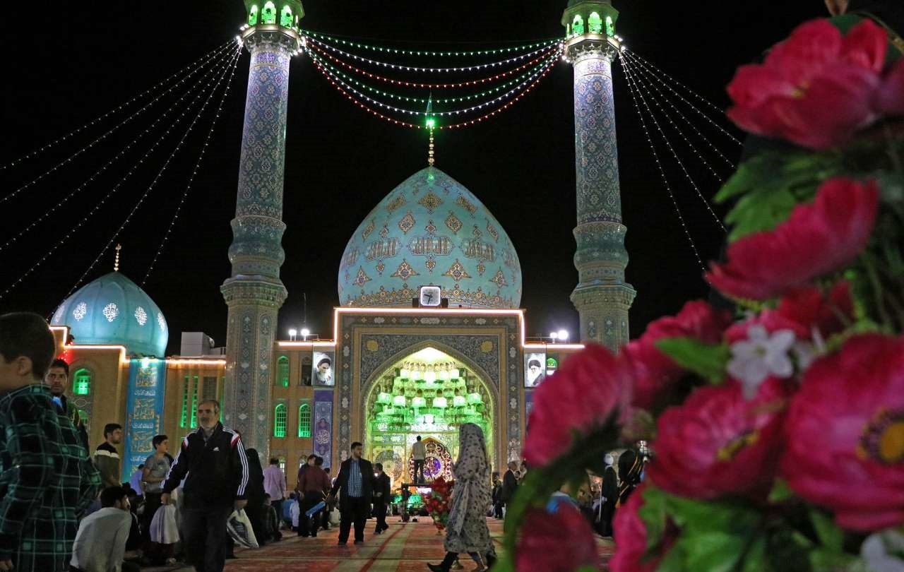 نگاهی بر تولد منجی عالم بشریت